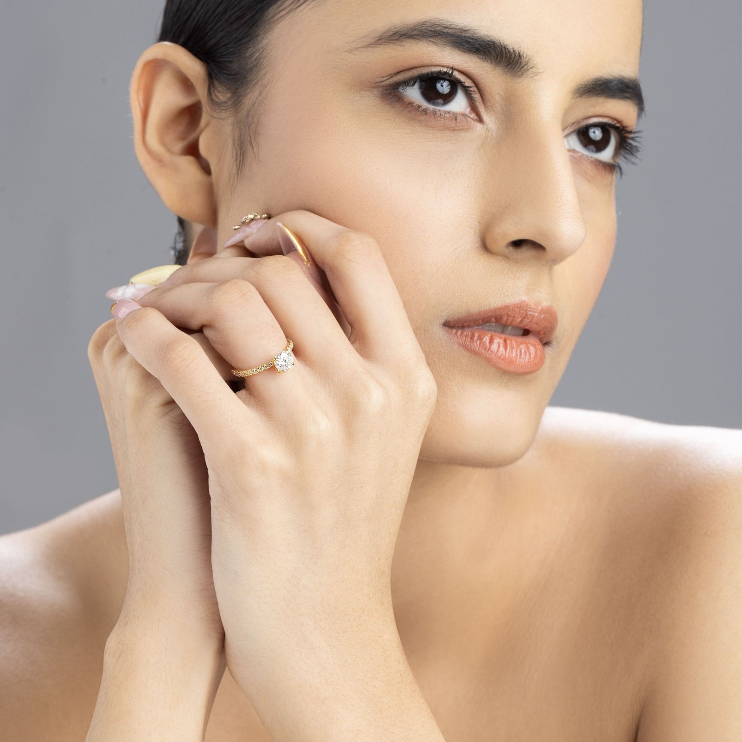 Radiance 0.8 ct Round Moissanite 925 Silver Pavé Solitaire Ring