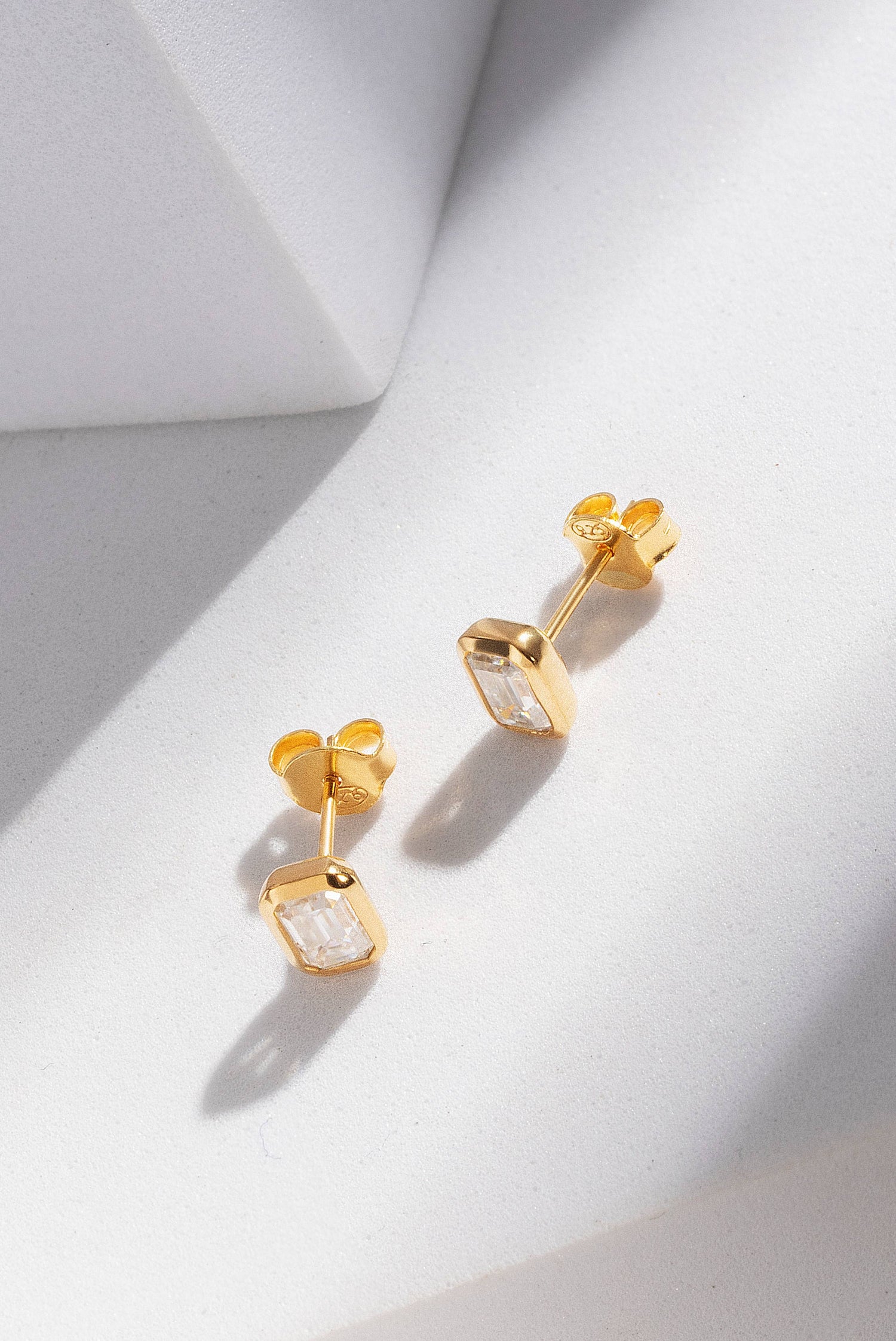 Axis 1.5 ct Emerald Moissanite Bezel-Set 925 Silver Stud Earrings - Sophisticated modern glow.