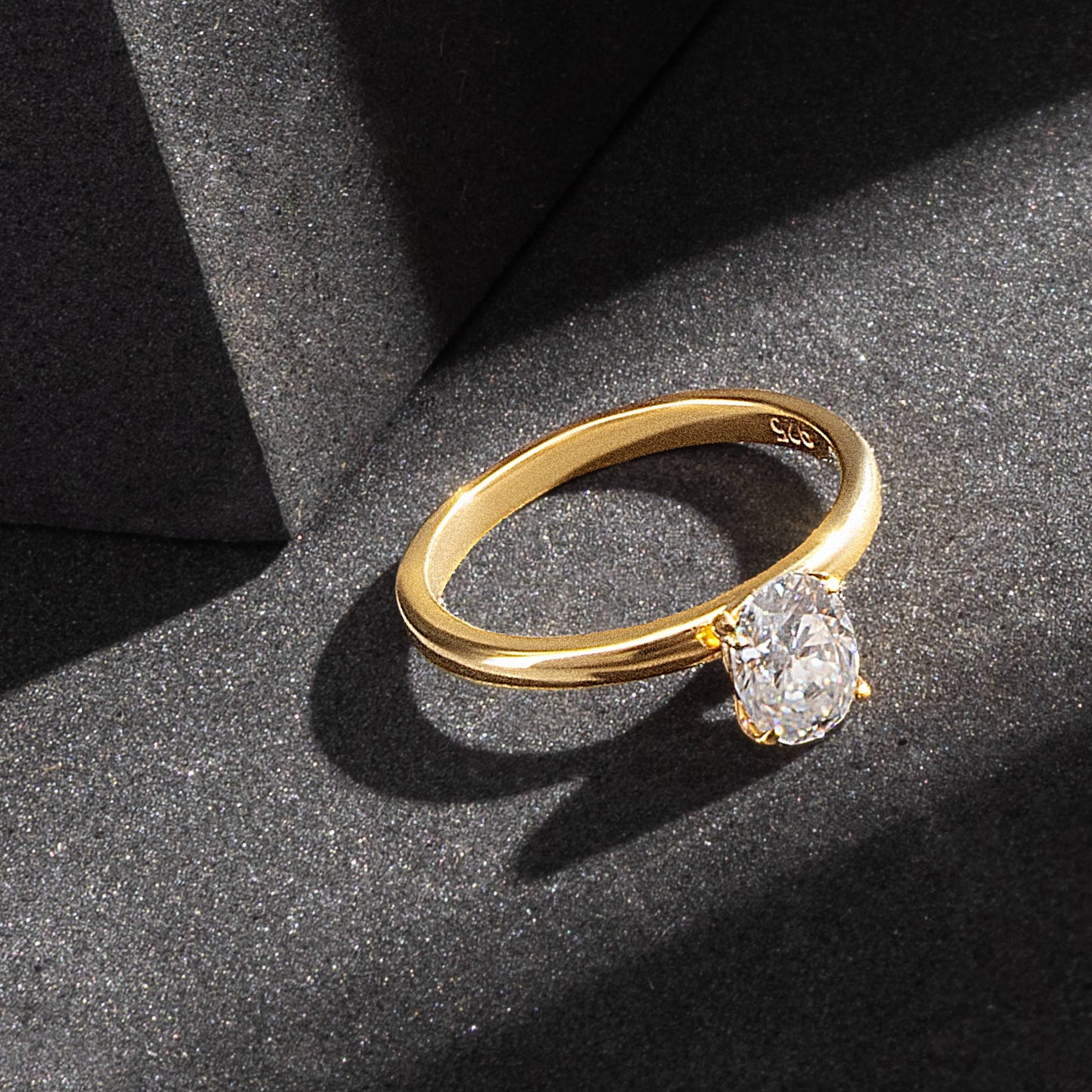 Eterna 0.8 ct Oval Moissanite 925 Silver Solitaire Ring