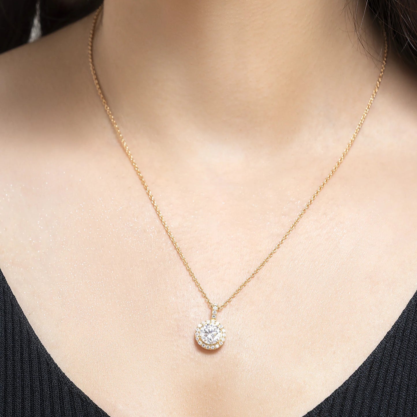 Radiant 1.97 ct Round Moissanite Halo Prong 925 Silver Necklace