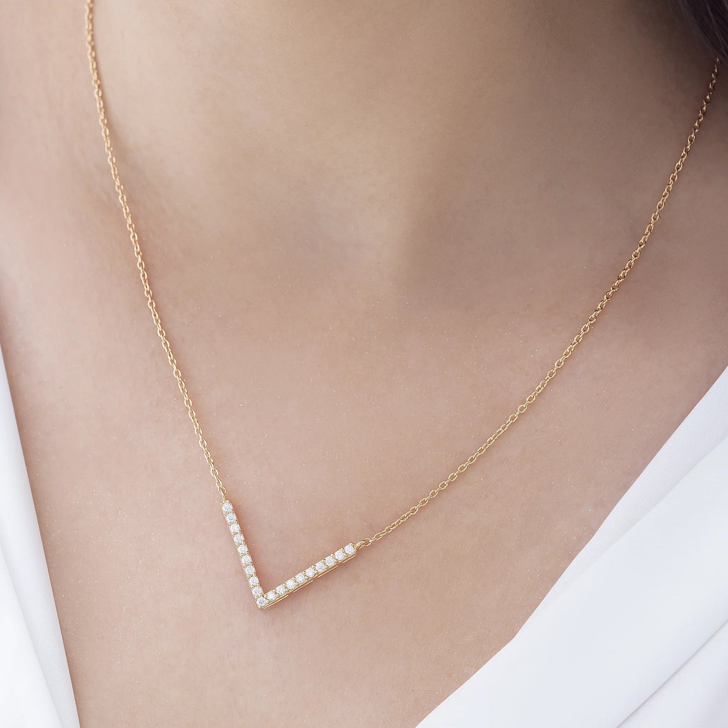Modern Diva Chevron V-Shape Moissanite 925 Silver Necklace