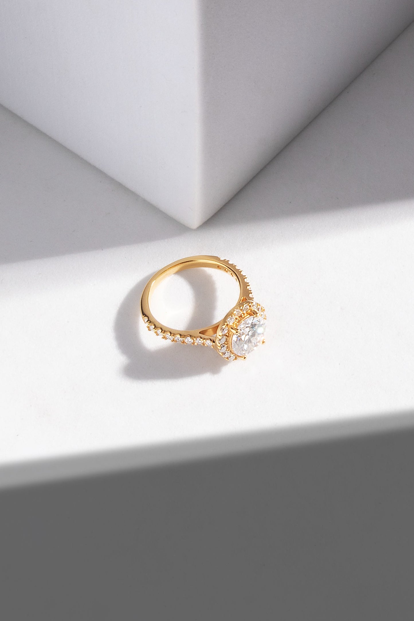 Vega Round Halo Ring